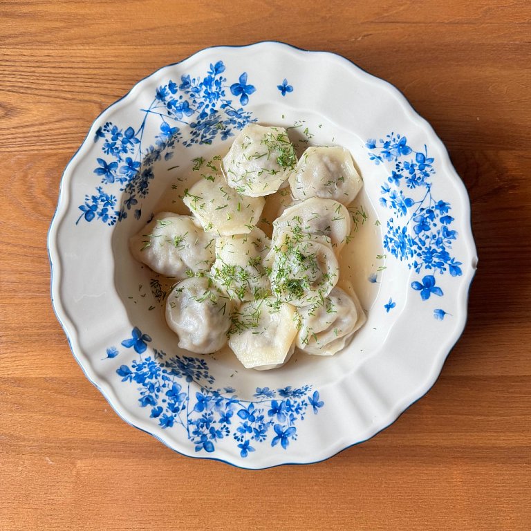 Б Пельмени со сметаной